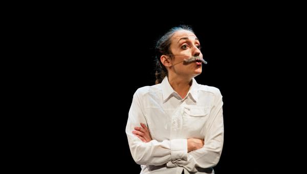 hepatik-girl-photo-05-marie-charbonnier-moustache_sd